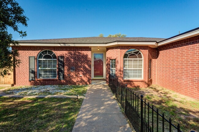 6325 14th St in Lubbock, TX - Building Photo - Building Photo