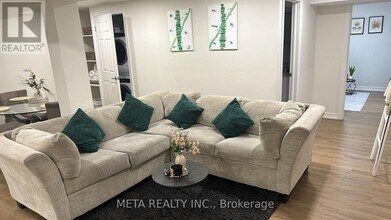 252 Howell Crescent in Pickering, ON - Building Photo - Building Photo