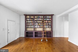 239 Race St-Unit -B in Philadelphia, PA - Building Photo - Building Photo