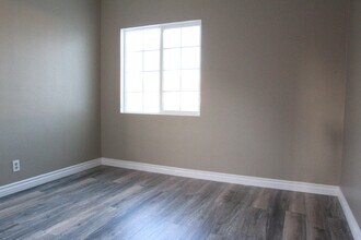 12029 Gridley Rd in Norwalk, CA - Foto de edificio - Building Photo