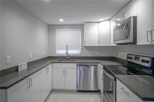 640 NE 7th Ave in Fort Lauderdale, FL - Building Photo