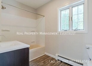 111 Scott Dyer Rd in Cape Elizabeth, ME - Building Photo - Building Photo