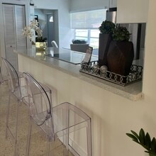 827 NE 140th St in North Miami, FL - Foto de edificio - Building Photo