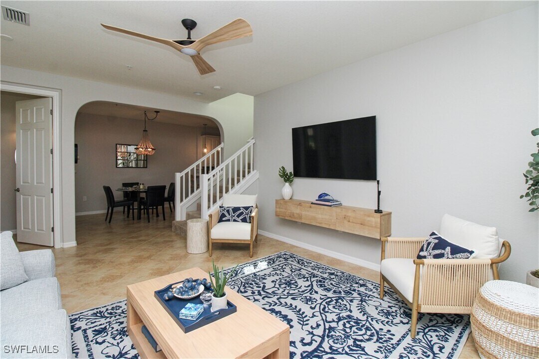 9025 Alturas St in Naples, FL - Building Photo