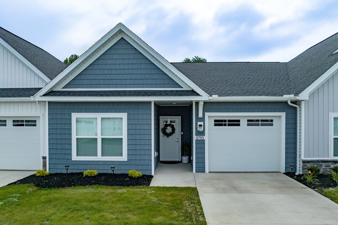 The Villas at Maplewood in Parma Heights, OH - Building Photo