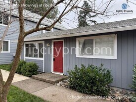 11837 SE Gladstone St in Portland, OR - Building Photo