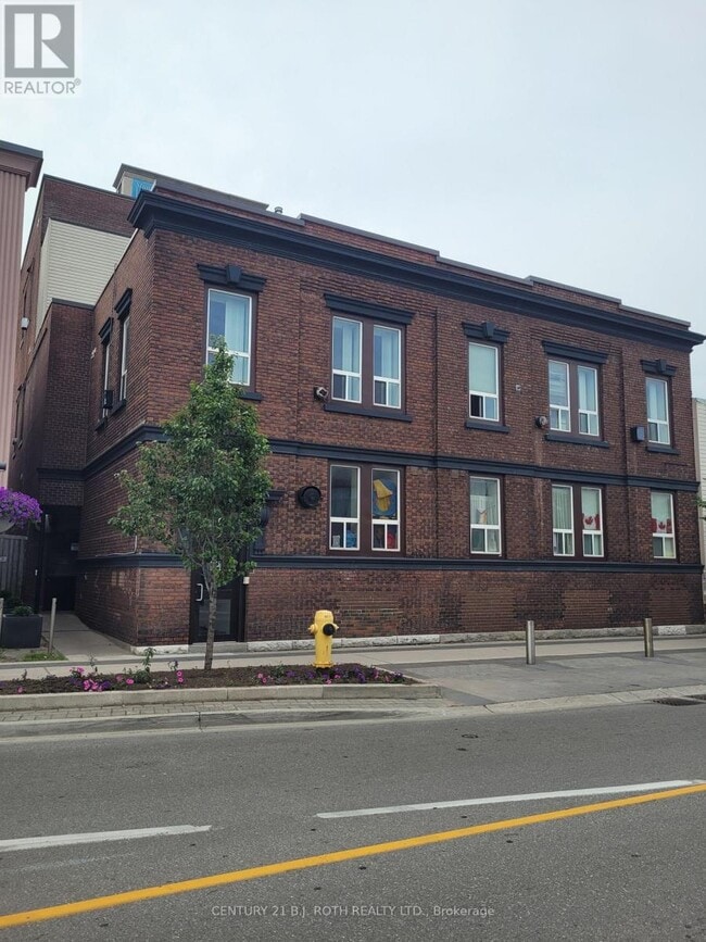property at 19-219 Dunlop St W