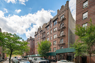 446 Kingston Avenue in Brooklyn, NY - Foto de edificio - Building Photo