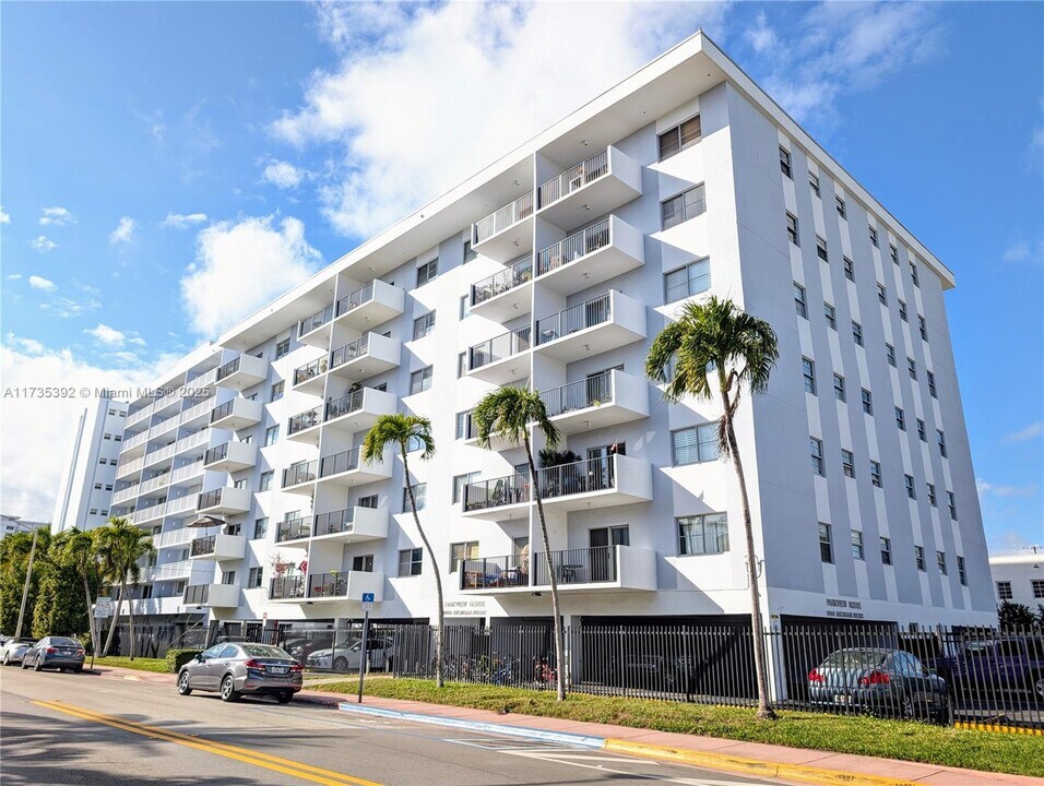 1000 Michigan Ave in Miami Beach, FL - Building Photo