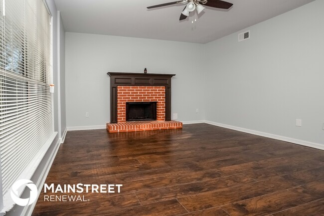 110 Crystal Green Ct in Atlanta, GA - Building Photo - Building Photo