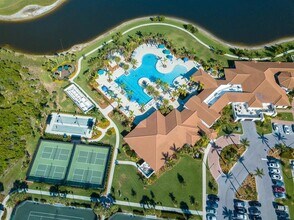 23972 Skyflower Ct in Venice, FL - Building Photo - Building Photo
