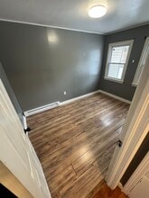 28 York Ave, Unit 1 in Monticello, NY - Foto de edificio - Building Photo