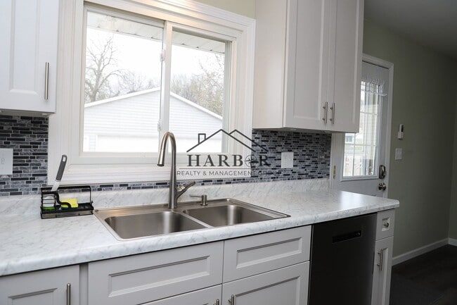 property at 826 12th Ave SE