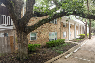 River Oaks Townhomes in Houston, TX - Building Photo - Building Photo