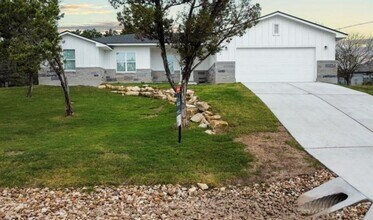 5102 Moss Point in Leander, TX - Building Photo - Building Photo