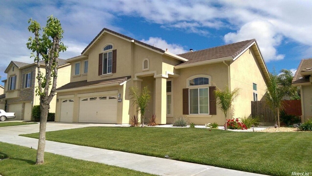 773 Tamarack Way in Los Banos, CA - Building Photo
