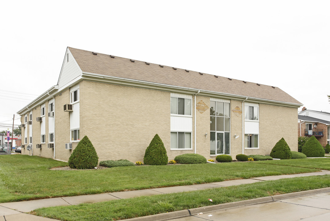 Alexander Park Place Apartments - 31134 Pardo in Garden City, MI - Foto de edificio