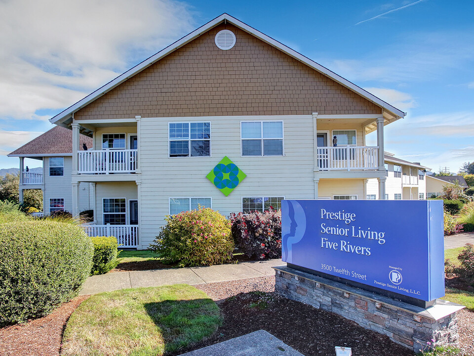 Prestige Care Senior living Five Rivers in Tillamook, OR - Foto de edificio