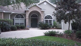 2414 SW 98 Dr in Gainesville, FL - Building Photo