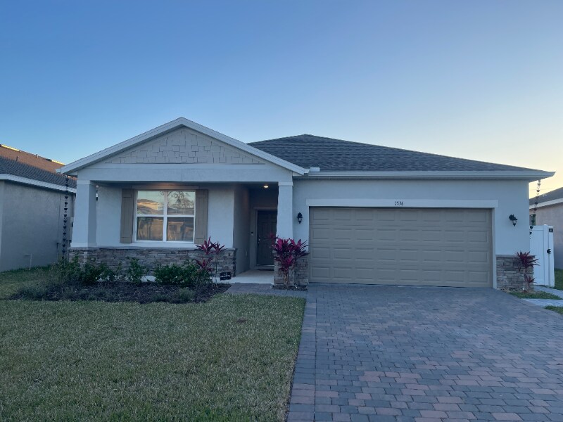 1536 Pines End Pl in St. Cloud, FL - Foto de edificio