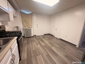 185 Grove St in Waterbury, CT - Building Photo - Building Photo