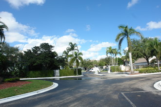 Boynton Landing Condominiums in Boynton Beach, FL - Building Photo - Building Photo