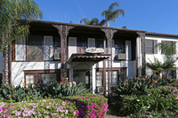 Mc Carty Apartments in Beverly Hills, CA - Foto de edificio - Building Photo