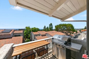 28206 Rey De Copas Ln in Malibu, CA - Building Photo