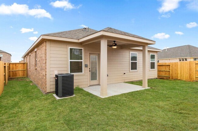 926 Whispering Winds Dr in Beasley, TX - Building Photo - Building Photo