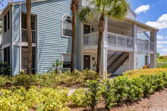 THE RETREAT AT VISTA LAKE in Ft. Myers, FL - Foto de edificio - Building Photo