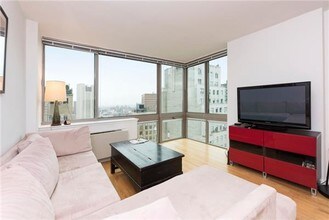 2 Gold St-Unit -2308 in New York, NY - Building Photo - Building Photo
