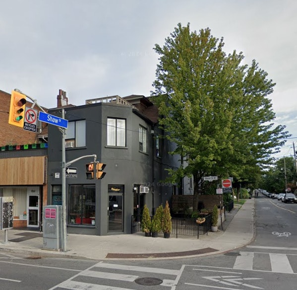 828 Bloor St W