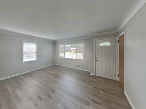 2080 McKnight Rd N in North St. Paul, MN - Building Photo - Building Photo