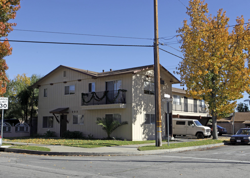 202 Harding Ave in San Fernando, CA - Building Photo