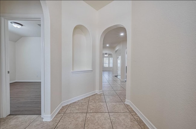 2011 Fern River Ct in Richmond, TX - Foto de edificio - Building Photo