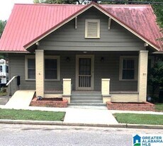 531 Shelby St in Montevallo, AL - Building Photo