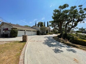 19077 Oriente Dr in Yorba Linda, CA - Building Photo - Building Photo