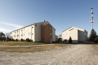 Coventry Place I and II Apartments in Redford, MI - Building Photo - Building Photo