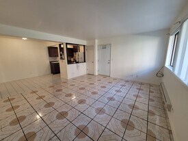 5101 N East River Rd, Unit 1J in Chicago, IL - Building Photo
