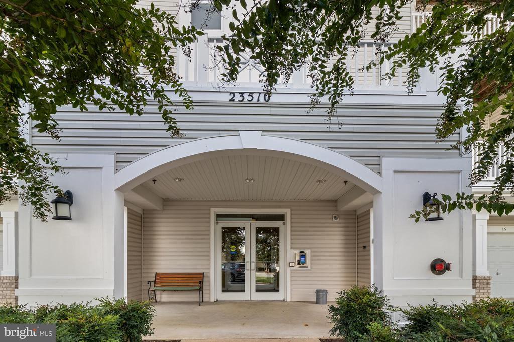 23510 FDR Boulevard in California, MD - Building Photo