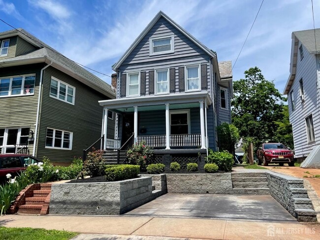 property at 323 Montgomery St