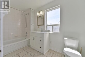 870 Carlaw Ave in Toronto, ON - Building Photo - Building Photo