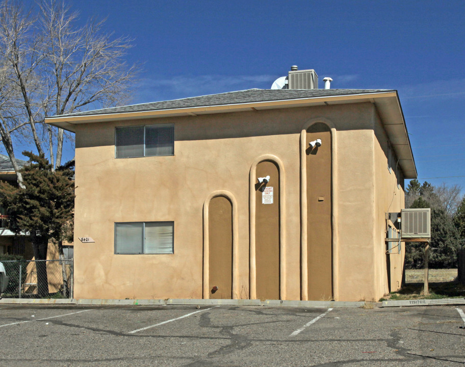 8323-8401 Trumbull Ave SE in Albuquerque, NM - Building Photo