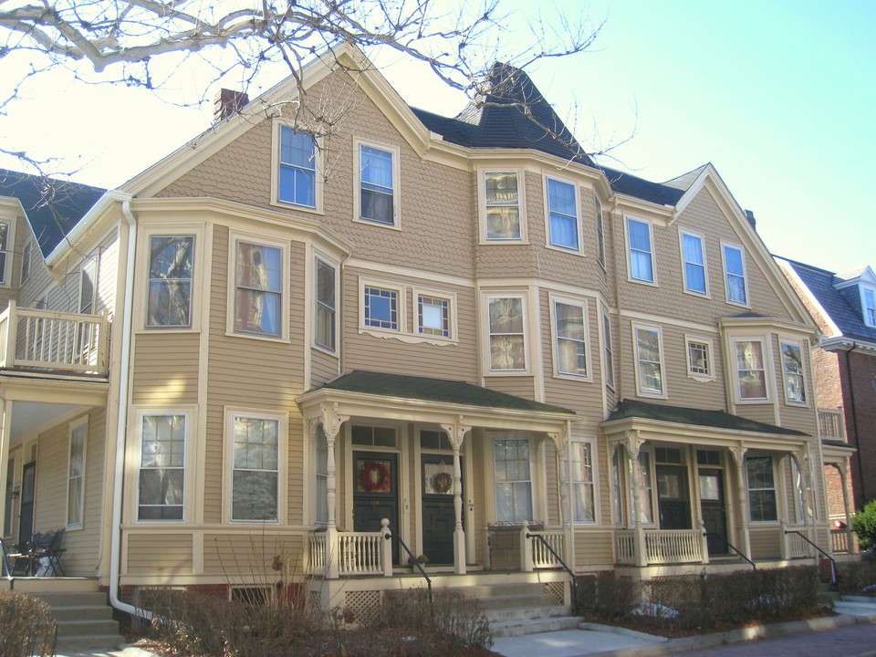 382-392 Harvard St in Cambridge, MA - Building Photo