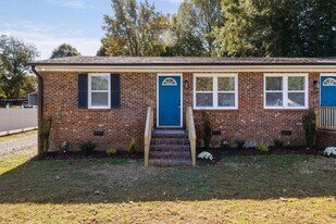 512 E Branch St in Spring Hope, NC - Building Photo