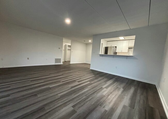 30 Hill Rd, Unit 202 in Belmont, MA - Foto de edificio - Building Photo