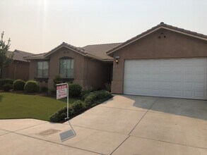 3031 Windmill Ct in Tulare, CA - Building Photo - Building Photo
