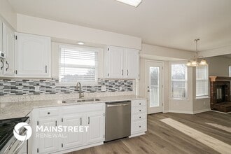 87 Four Winds Dr in St. Peters, MO - Building Photo - Building Photo