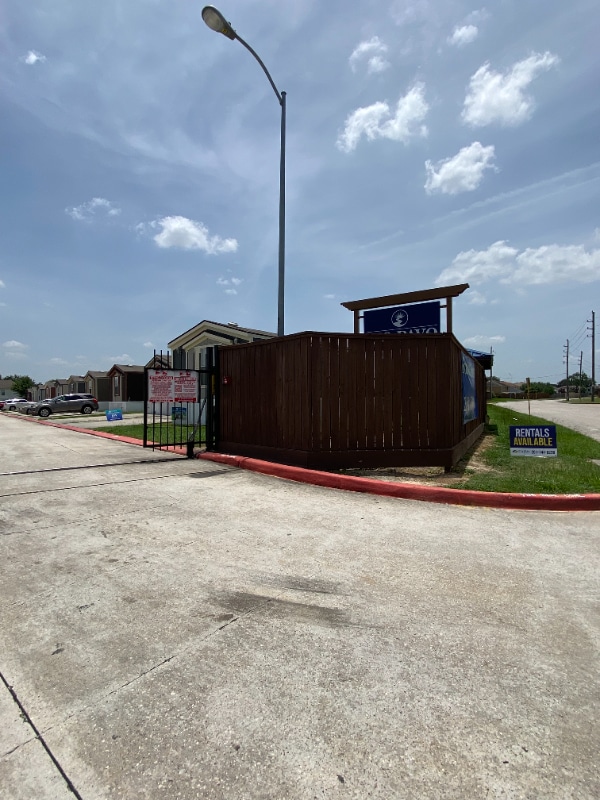 property at 1120 N Vista Dr