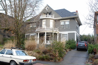 2359 NW Overton St in Portland, OR - Building Photo - Building Photo